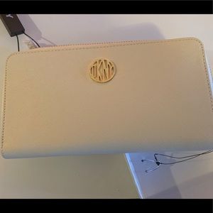 NIB DKNY Saffiano leather wallet